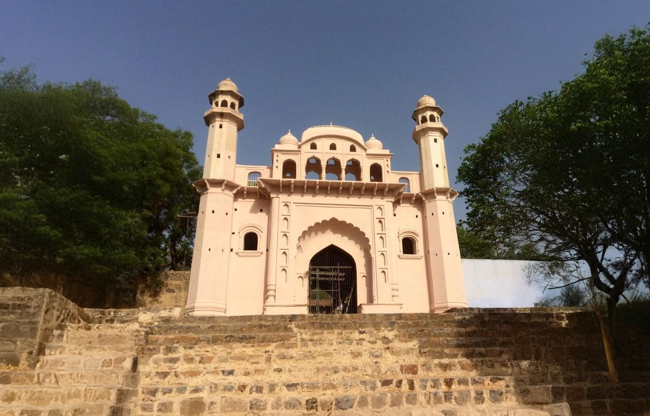 Sheikh Mussa ki Dargah & Jhulti Minar, Nuh